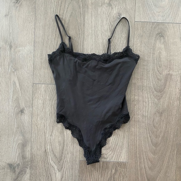 SKIMS Tops - Skims fits everybody lace cami thong bodysuit